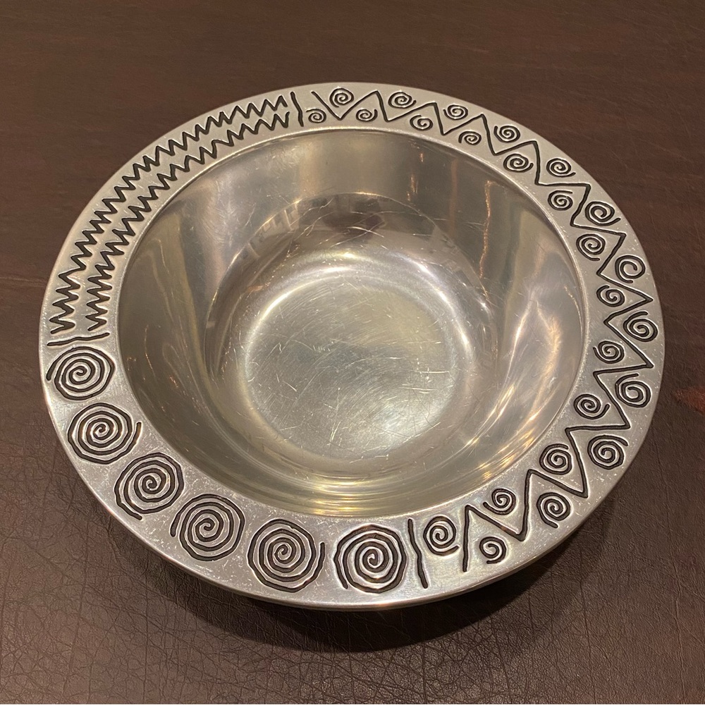 Wilton Armetale Reggae Serving Bowl Medium 12.5" Round